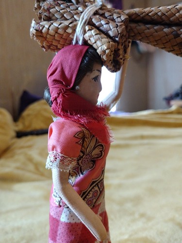 Hand Crafted Cloth Doll 11" Indian Woman Carrying Rugs On Stone Base 1940s - Picture 12 of 20