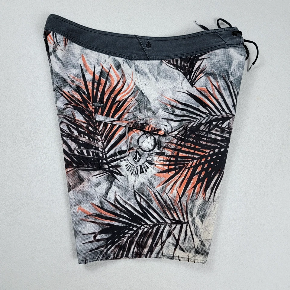 Volcom  Mod Tech Board Shorts Swim Trunks Men's XL Multicolor Floral Swimwear - Image 2 of 4