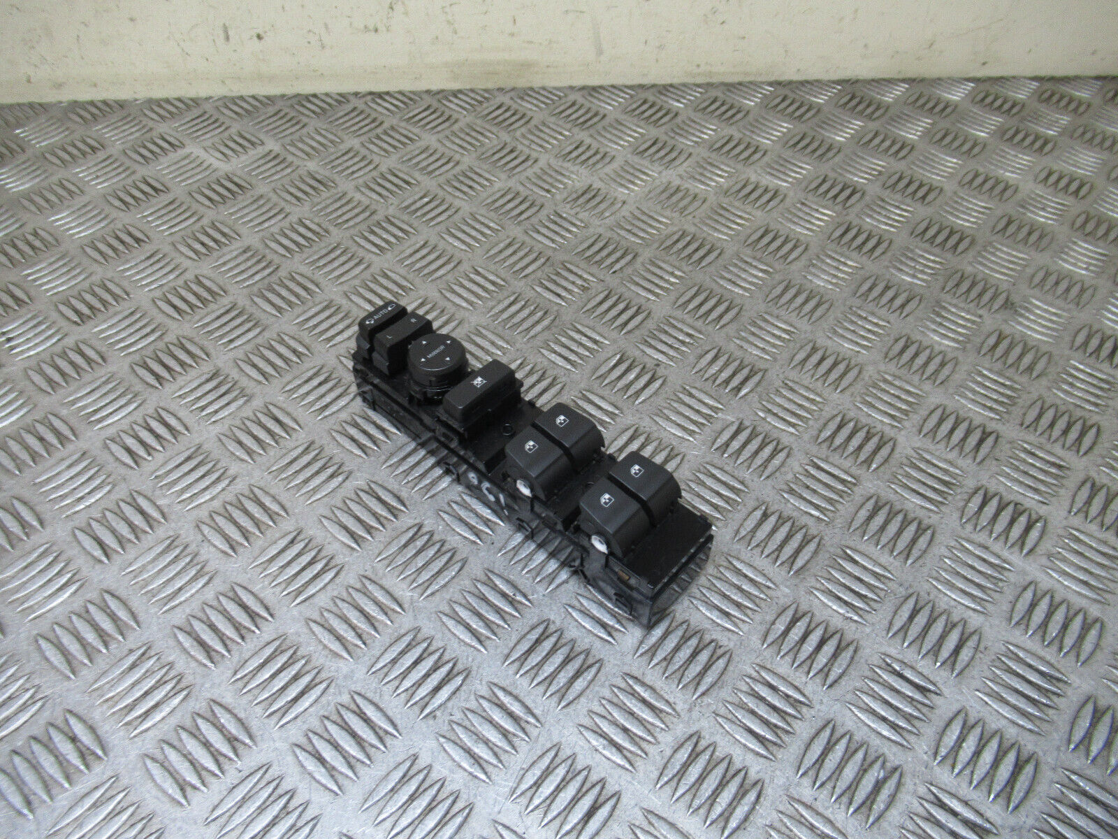 Picture 1 of 6