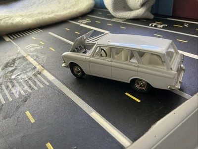 Soviet die-cast station wagon Toy Car 1:43 WHITE  MOSKVICH 426 Made in USSR