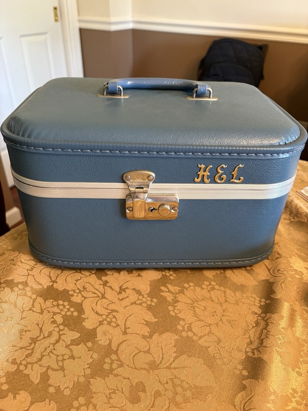 Vintage 1950s-1960s hard shell blue train case with mirror - EXCELLENT Condition
