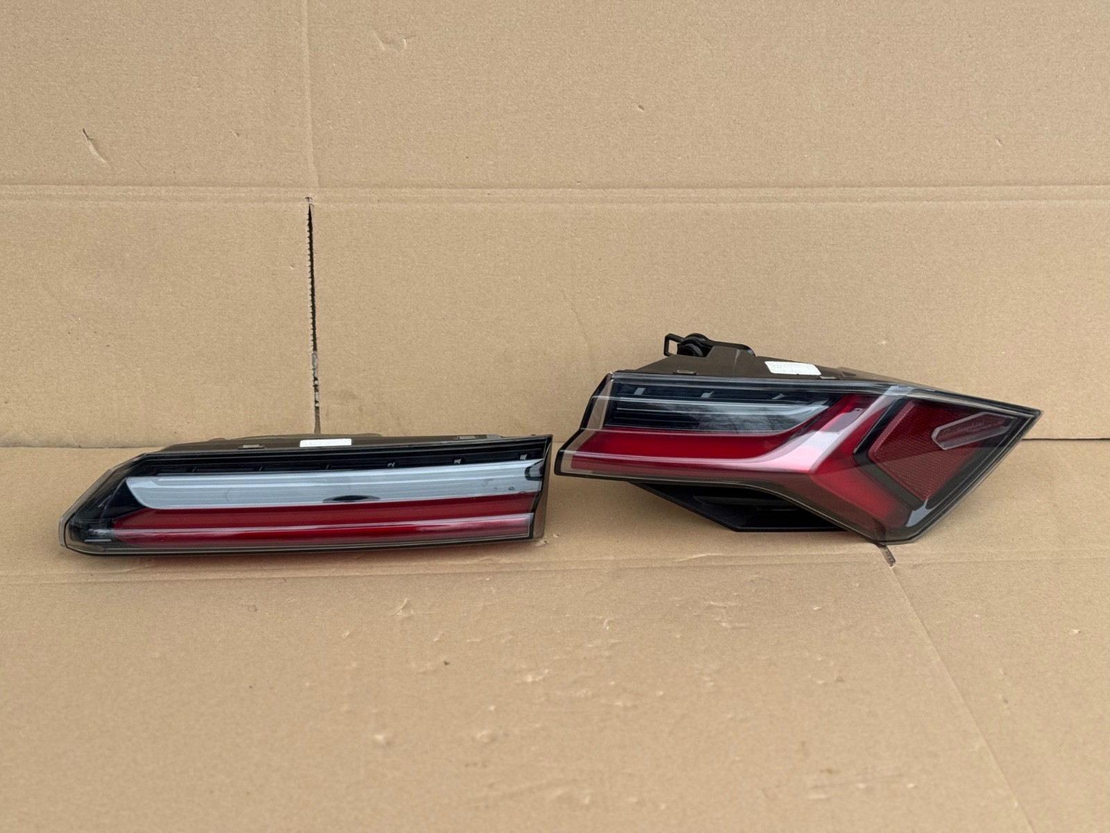 18 19 20 21 22 23 24 Lamborghini Urus LH + RH Tail Lamp Perfect!