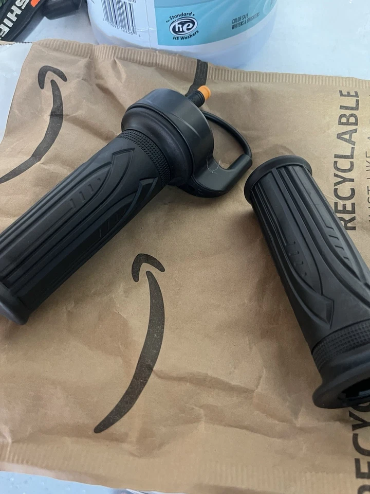 E Bike Full Twist Throttle with Male Connecter 3 Pin Waterproof Plug - Image 3 of 3