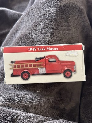 2 READER S DIGEST Die-cast 1939 Ward Lafrance & 1948 Task Master Toy Fire Trucks