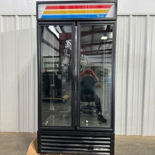 True GDM-35 Glass Door Merchanider Clean No Racks