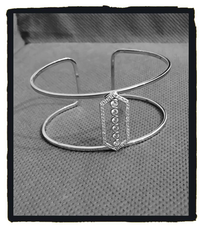 Bracelet jonc hexagone en argent massif 925 rhodié et ses 6 cristaux éclatants