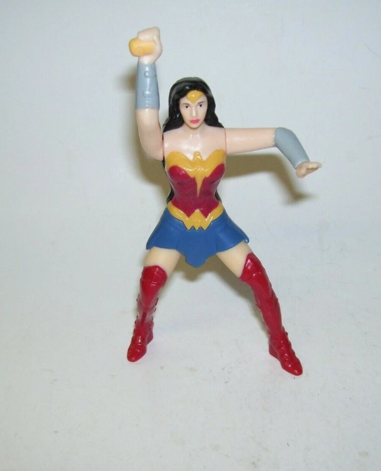 Figura de Mujer Maravilla con Brazo Mecánico DC Comics Figura De Colección  Foto 2 de 2