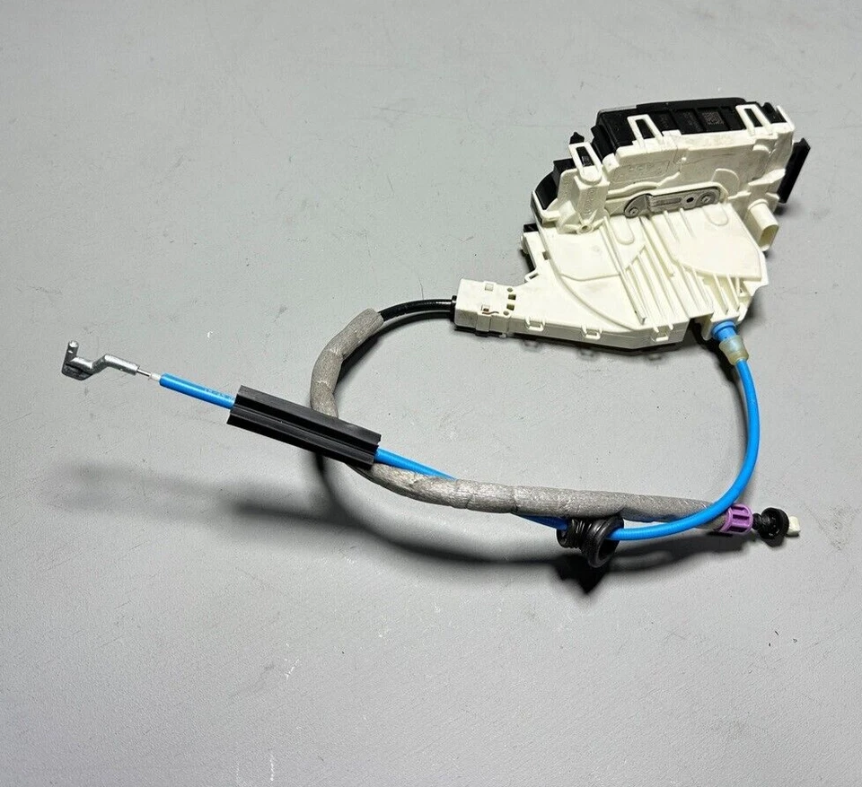 Actuador de cierre de puerta de pasajero trasero Mercedes-Benz E63 AMG 2010-2015 FABRICANTE DE EQUIPOS ORIGINALES Foto 4 de 4