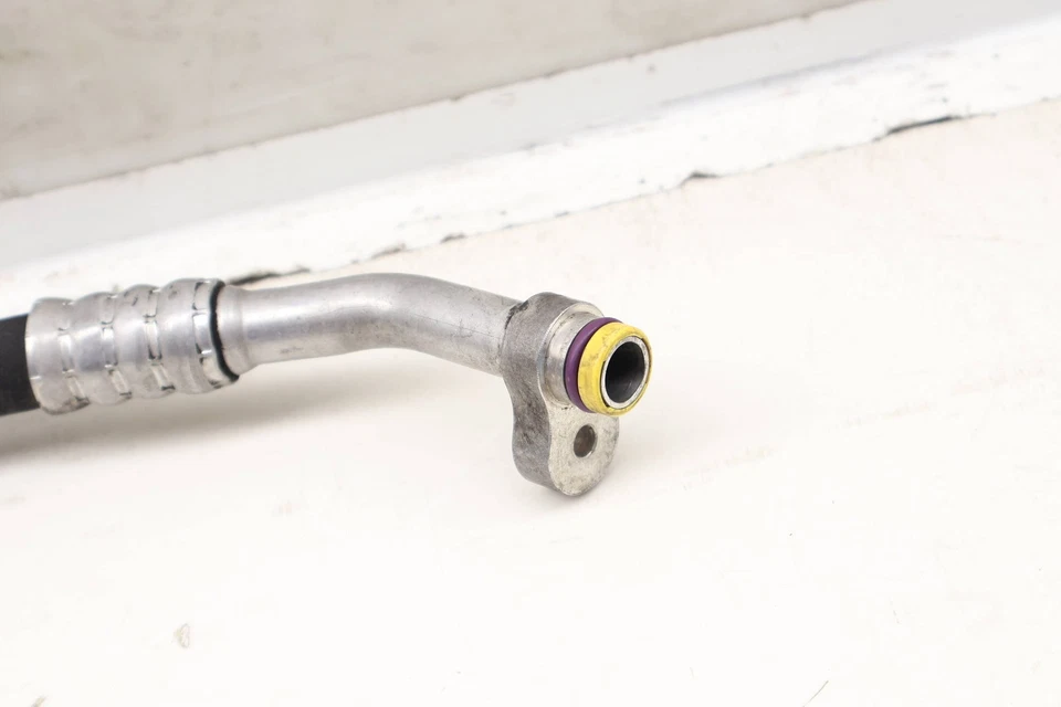 AUDI A8 QUATTRO 2004-2007 4,2 L - Manguera/tubo de aire acondicionado de alta presión inferior Foto 2 de 4