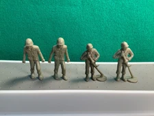 VINTAGE TIMMEE PLASTIC ARMY SOLDIERS 60MM