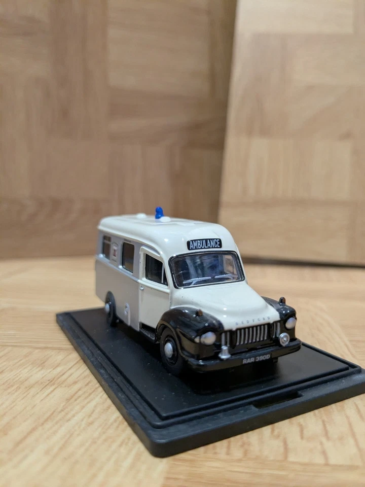 Oxford Diecast Bedford J2 Lomas Hertfordshire Fire Ambulance 76BED005 — 第 4/4 张图片