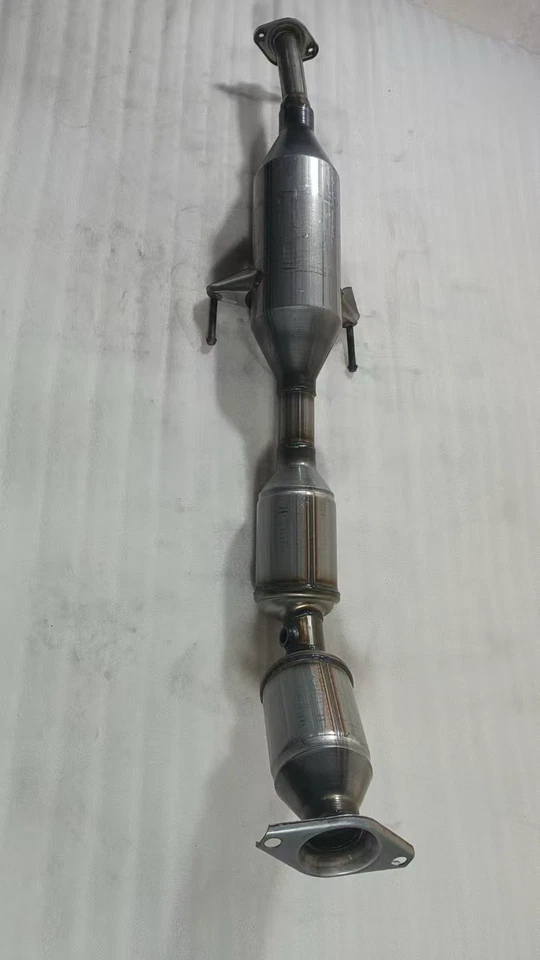 LEXUS CT200H 2010-2020 1.8 CATALYTIC CONVERTER WITH FREE DELIVERY 🚚 - Image 3 of 4