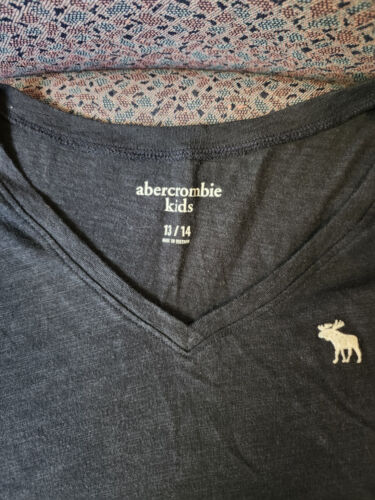 Girls Lot Bundle Of 3 Tops/Shirts & 1 Jacket Abercrombie,UnderArmour,Peanuts Lrg - Picture 2 of 13