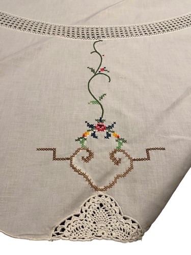 Vintage Needlepoint Round Floral Tablecloth Scallop Edges Lace 62” Stunning - Picture 4 of 18
