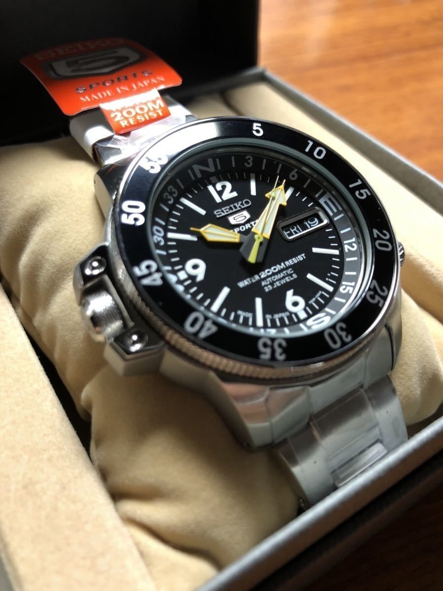 5 Automatic Working Seiko Sports SKZ211J1 - VintageWatches.PK 5 Automatic Working Seiko Sports SKZ211J1 - vintagewatches.pk