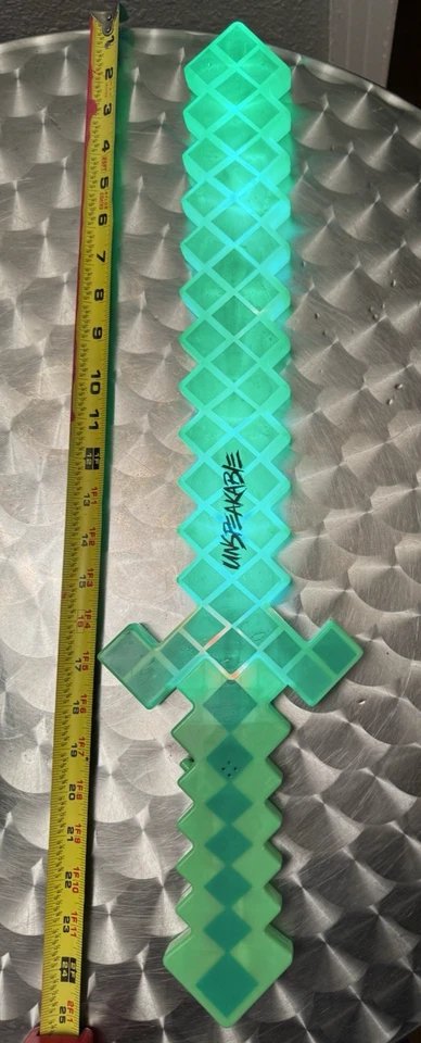 Brilla en la oscuridad MineCraft Pixel Sword Diamante LED Luces Intermitentes Verde Halloween Foto 2 de 4