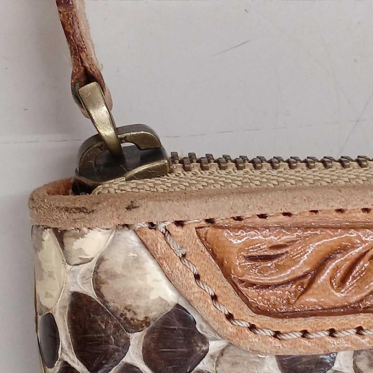 Y1129 LEATHER CRAFT YOU Python leather round fast… - image 4