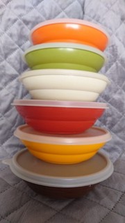 Tupperware Vintage 70s 6 Cereal Bowls Seal Lids. Multi Colours Preloved