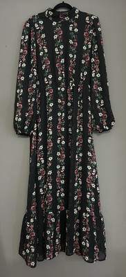 Vila Kleid Maxikleid Gr. 40 Schwarz Blumenmuster Chiffon gefüttert Neuwertig