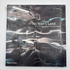 No Man?s Land Photography of Lynne Cohen Ann Thomas Thames Hudson HC 2001
