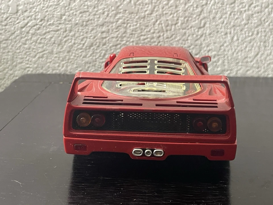Hot Wheels 1:18 Scale Diecast  Ferrari F40 1988 Red Model Car - Image 2 of 4