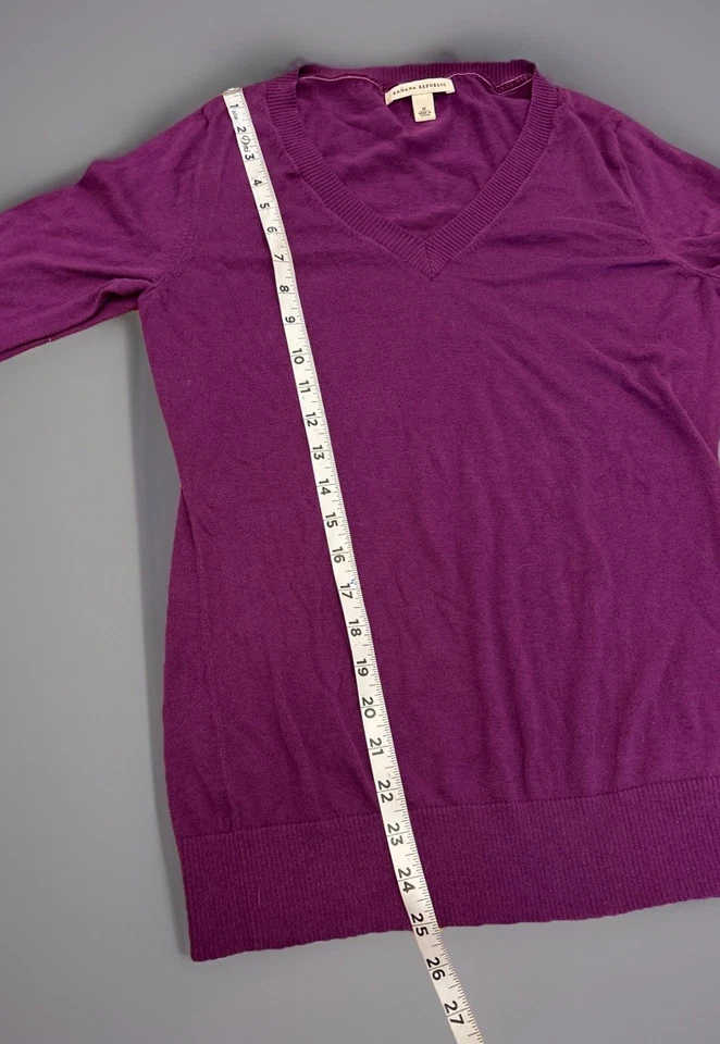 Suéter Banana Republic Mujer Medio Púrpura Color Berenjena Lana Merino Cuello en V Foto 4 de 4