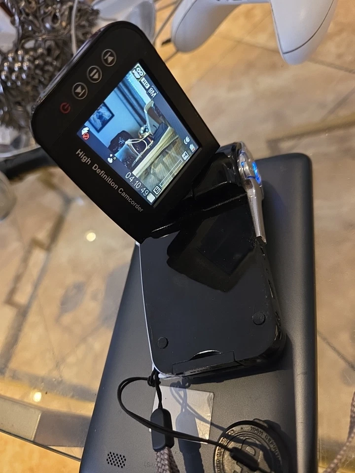 Aiptek HD DV Camcorder Video Camera With Battery  Tested  8Mega Pixels Voice  - Image 3 of 4