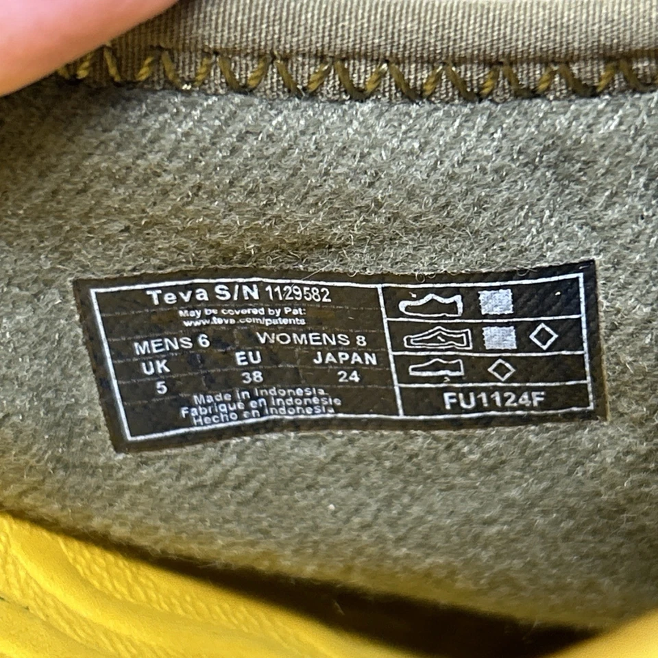 Botella Teva ReEmber Terrain acolchada sin cordones verde para mujer’s 8 para hombre’s 6 MODELO DE TIENDA Foto 2 de 4