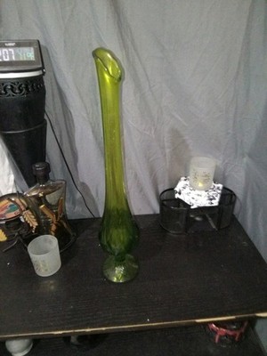 Vintage Vase   Green Heard Could Be Uranium Not To Sure