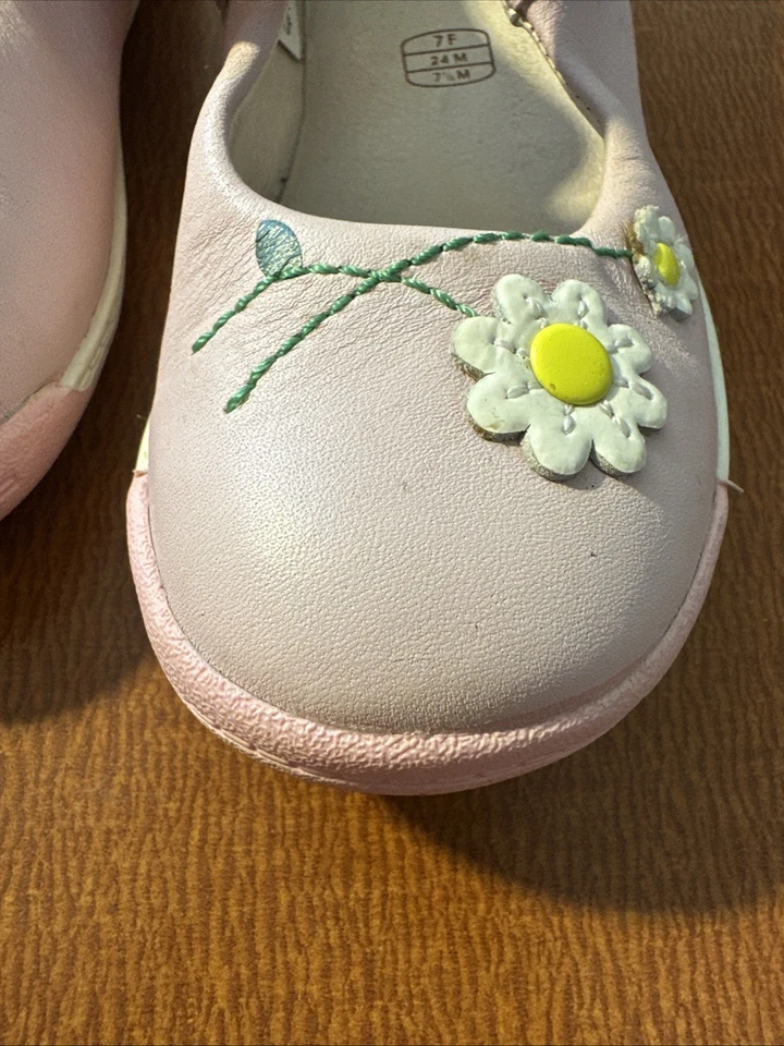 Сандалии Clarks First Shoes детские розовые стандартного покроя размер 7F или 7,5 с ромашкой - Изображение 2 из 4