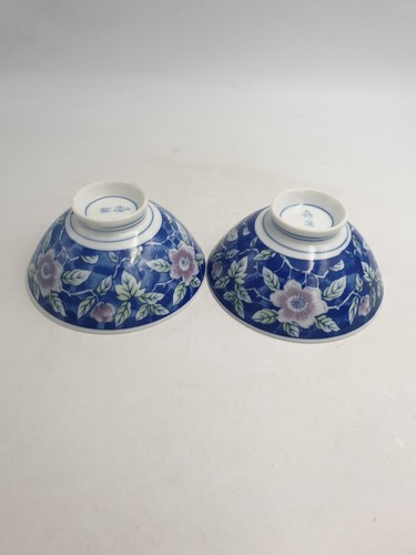 JAPANESE FINE PORCELAIN FOOTED RICE SOUP BOWLS BLUE WHITE FLORAL BLUE MAUVE PAIR - Picture 6 of 12