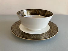 MIKASA BONE CHINA NARUMI MOUNT HOLYOKE ROUND GRAVY BOAT WITH ATTACHED UNDERPLATE