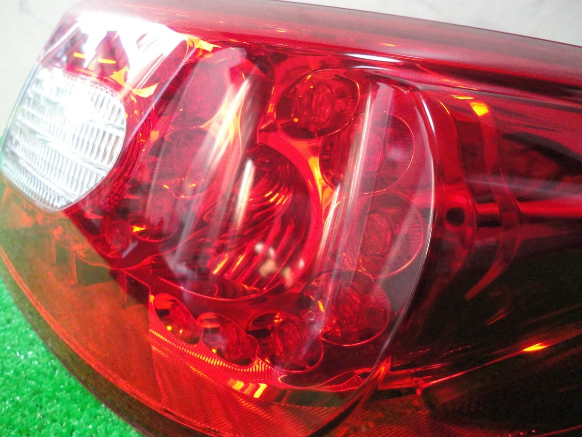 NISSAN INFINITI FUGA Y51 M37 M56 Genuine Tail Light Lamp Right