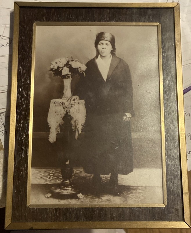 African American Dressy Woman Ca. 1920s Posing @Table w/Flowers Photo 8”x6”