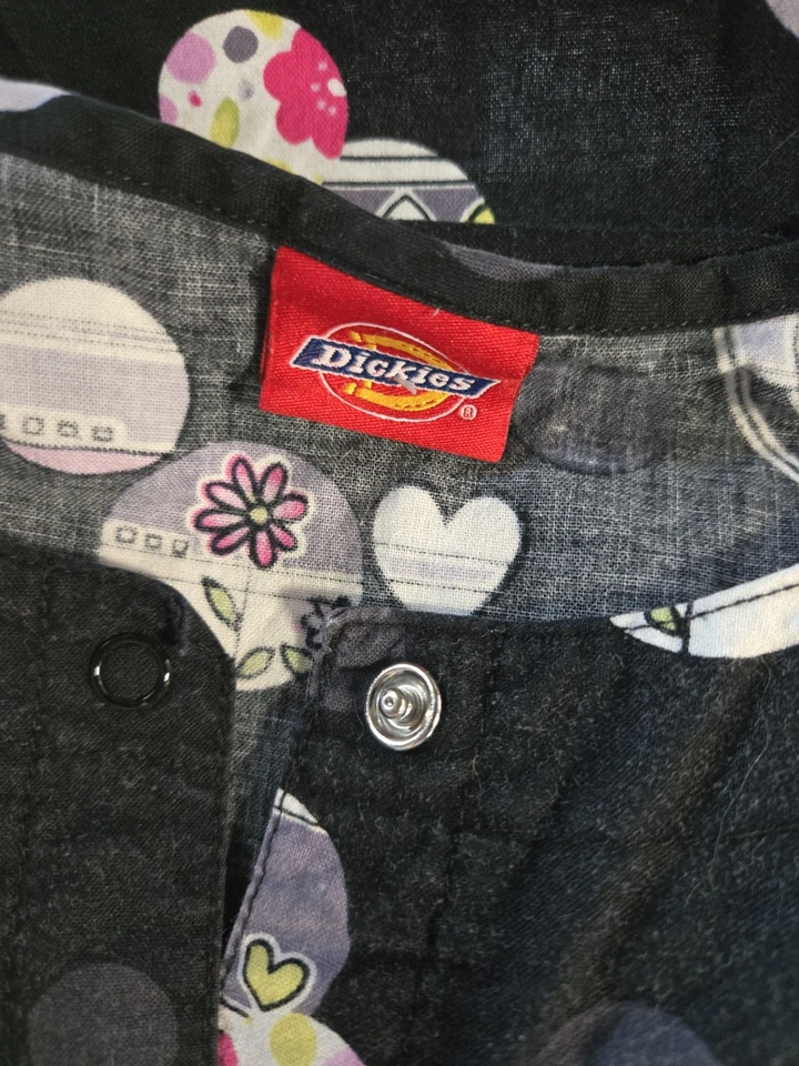 Dickies Scrub Jacket size S-Black/Pastel Floral Snap-up-Chest 22"/L 27.5" - Image 3 of 4