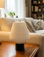 Table lamp in a modern design, new with Led lamp