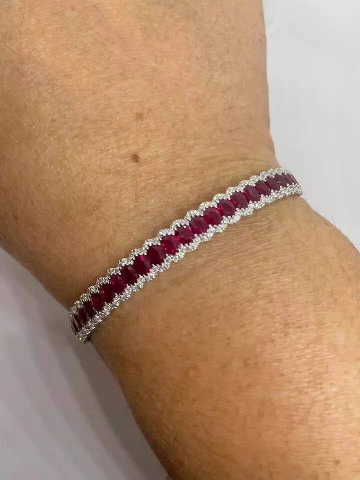 Brazalete tenis para mujer 8 quilates corte ovalado simulado rojo rubí chapado en oro blanco 14K Foto 3 de 4