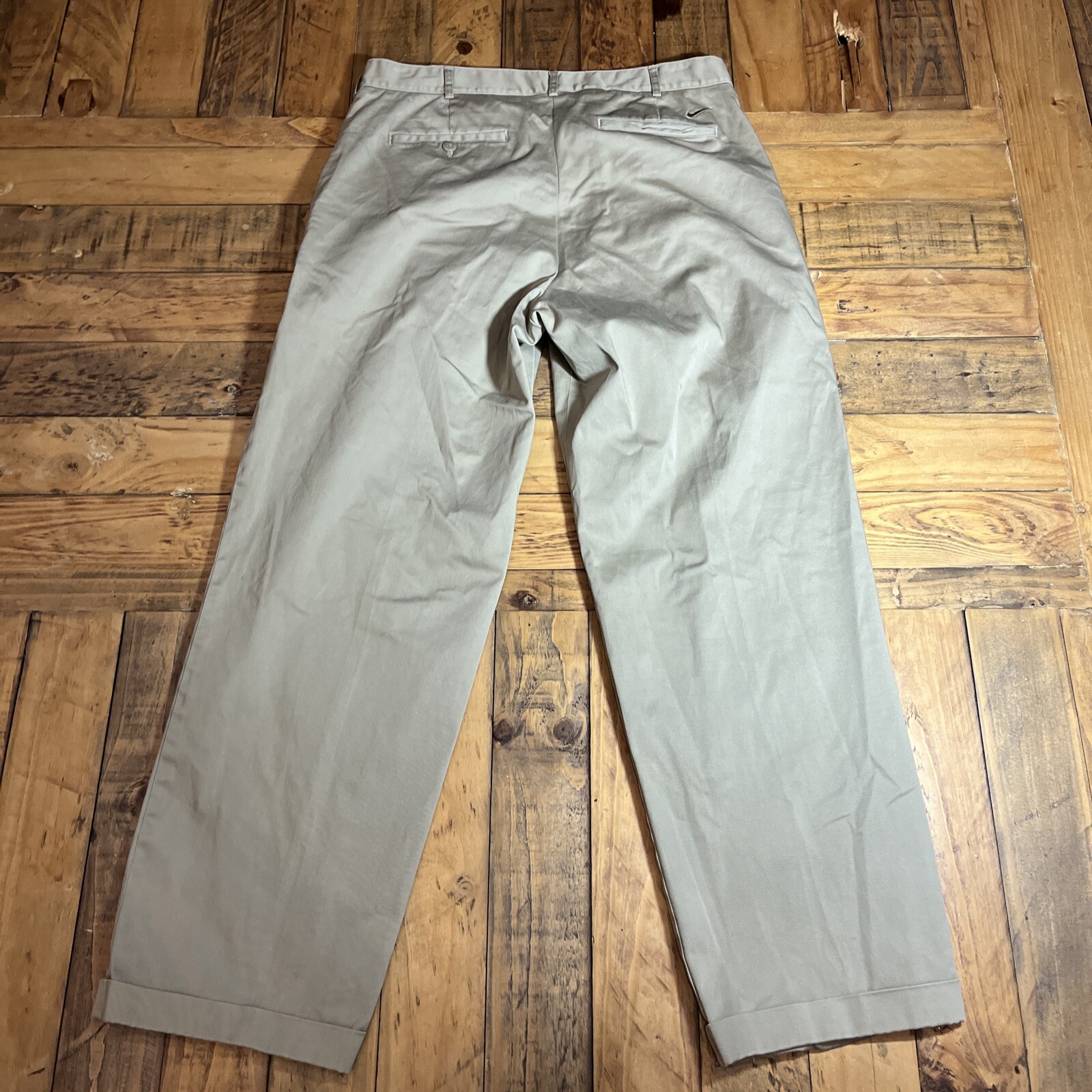 NIKE GOLF Men’s Pleated And Cuffed Light Khaki Golf S… Gem