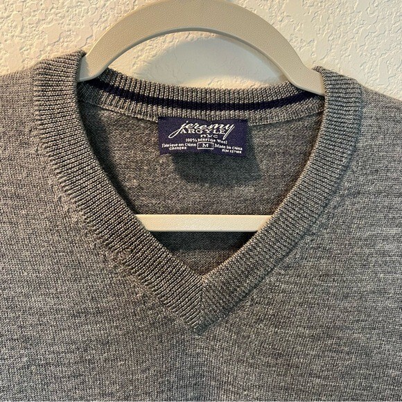 Men’s Jeremy Argyle gray merino wool v-neck pullo… - image 2