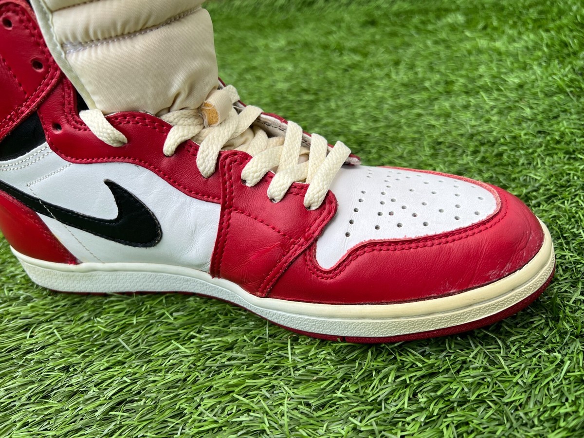 Size 10.5 - Jordan 1 Retro High Chicago 1994 (Includes box Size 10.5 - Jordan 1 Retro High Chicago 1994 (Includes box