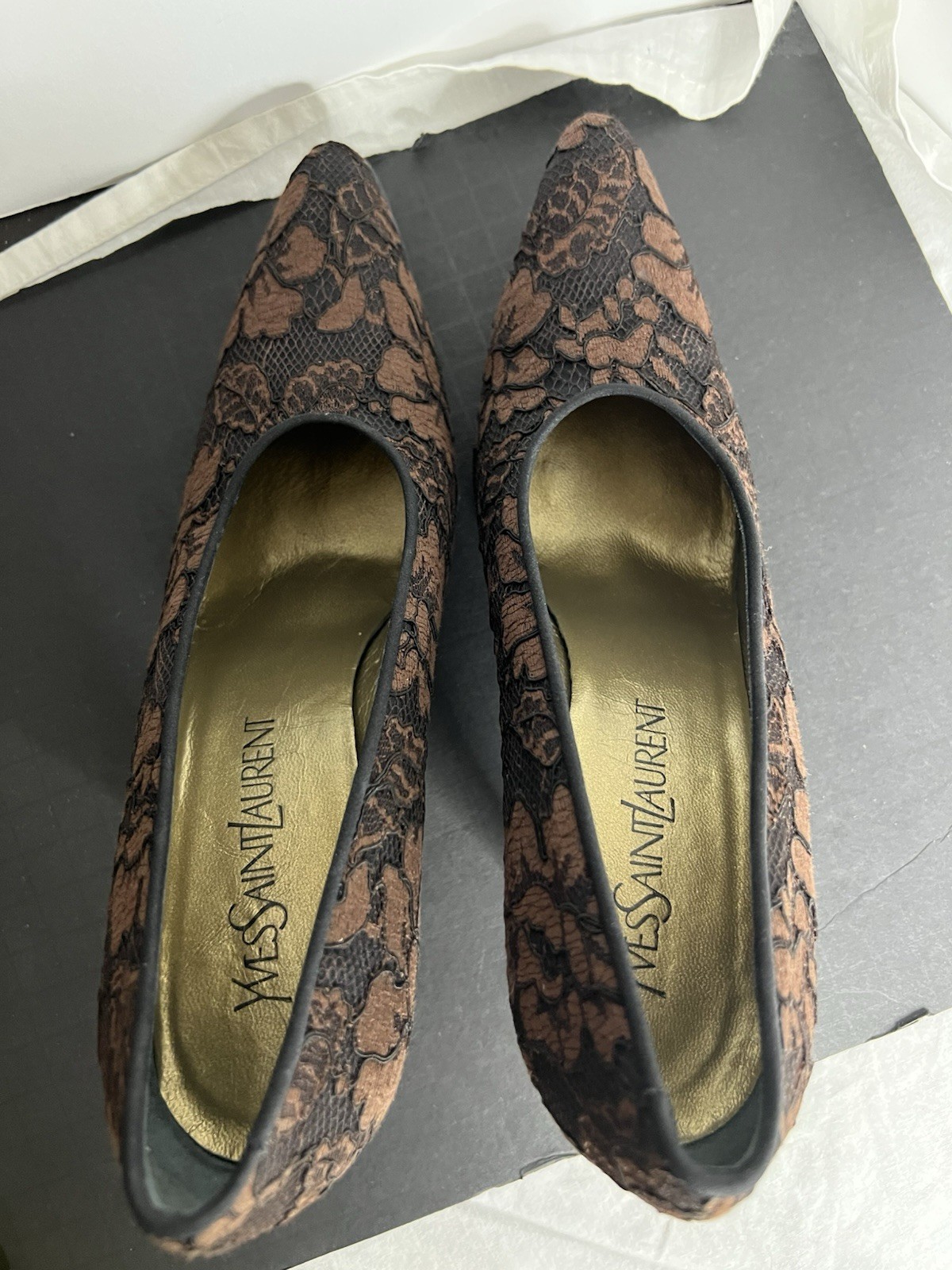 Bellissimi tacchi vintage Yves Saint Laurent anni 80 marroni in pizzo floreale taglia 7