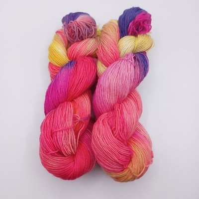 (9,90 /100 g) handgefärbte Sockenwolle 4 fach Färbung Blumenmädchen Creativ Ecke