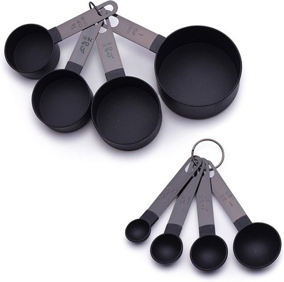 8 Stück schwarze Messwerkzeuge: 4 Messbecher / 4 Messlöffel