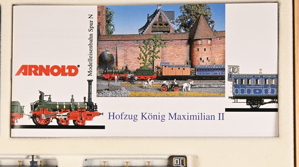 ARNOLD Hofzug König Maximilian II 6両セット Arnold Railex Hofzug König Maximilian II Loco & 4 Car set N scale