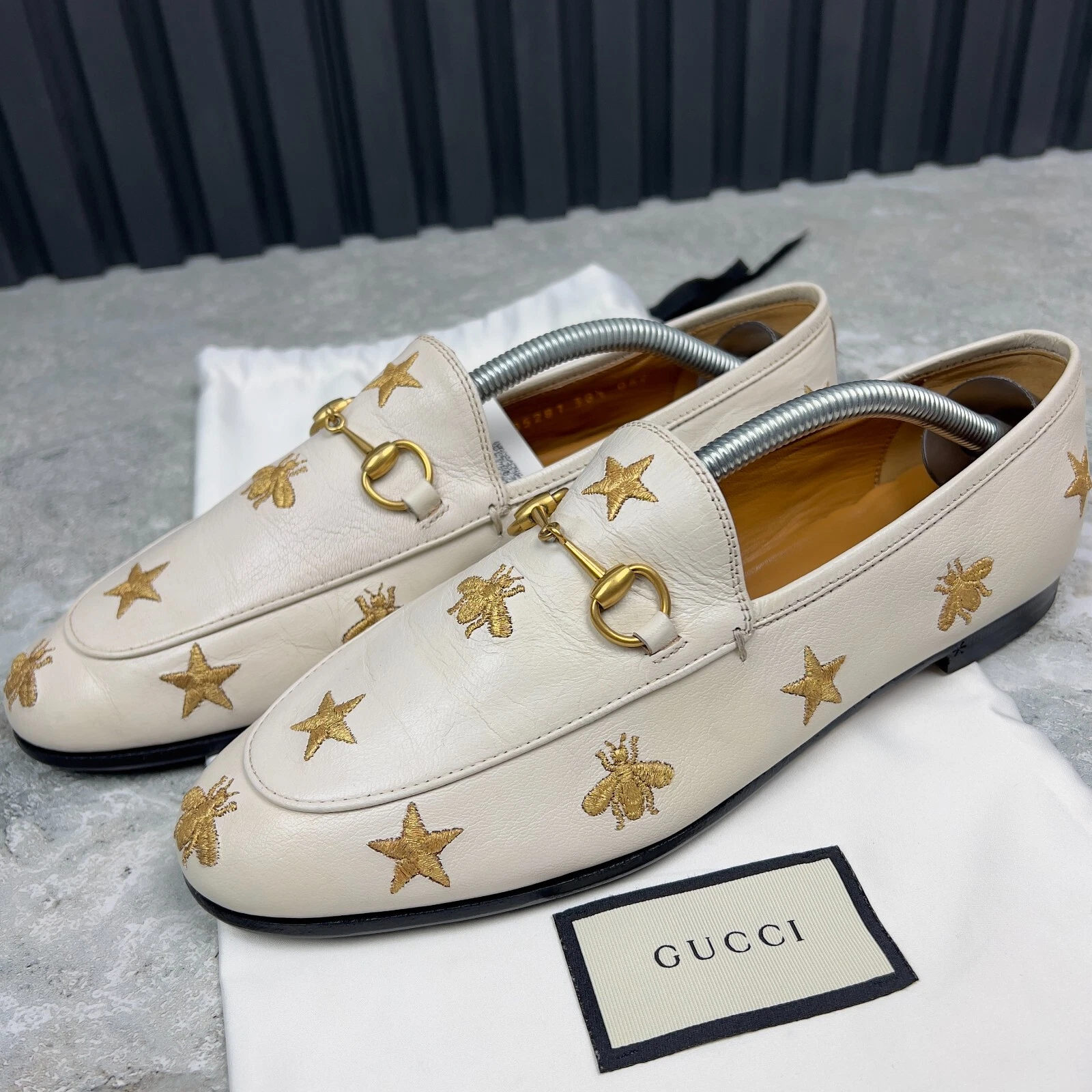 Mocassins Gucci Princetown Horsebit étoiles abeille brodé blanc 8,5 US ou 38,