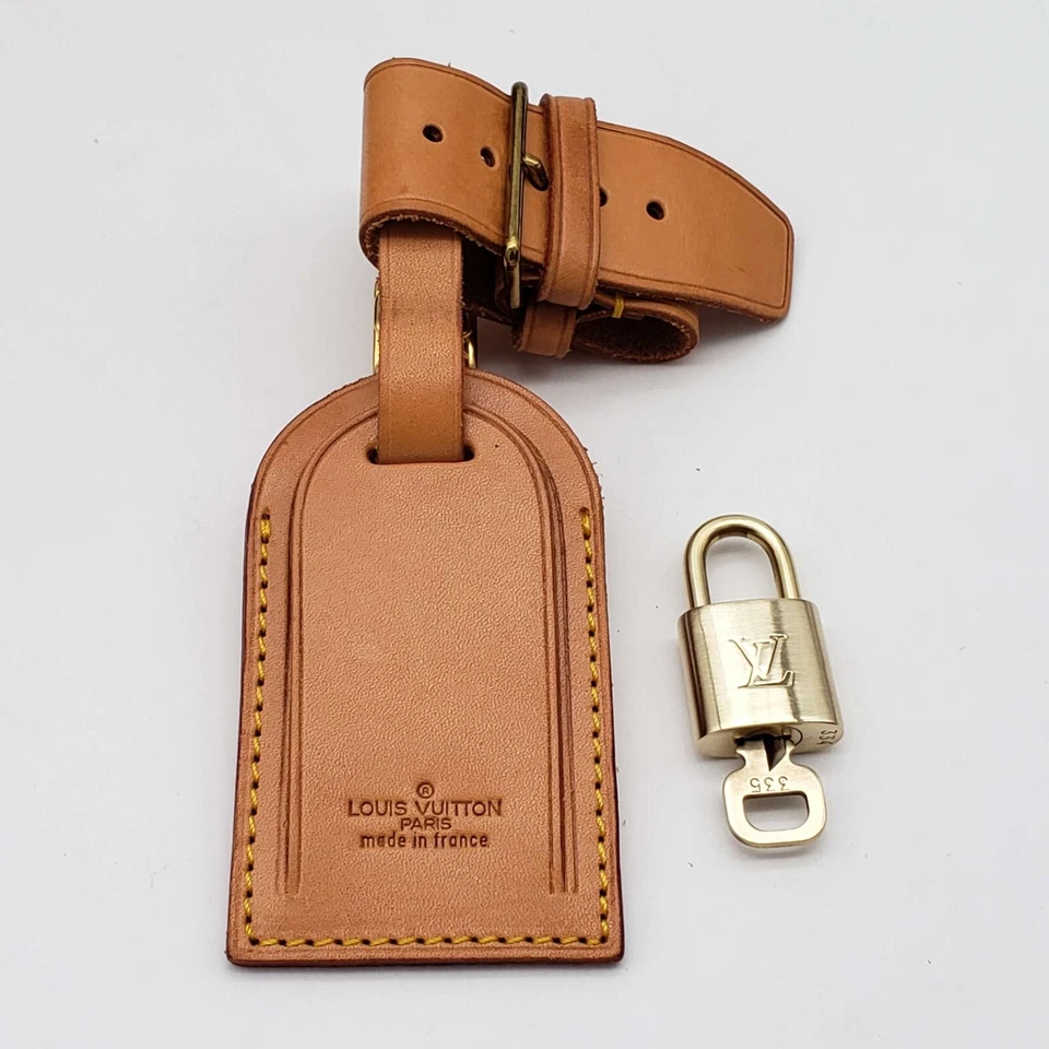 Authentic Louie Vuitton Luggage tag with Lock and Key - Изображение 2 из 4