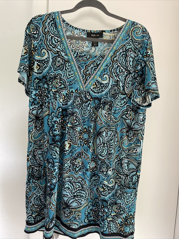 Style & Co. Woman’s Blouse/ Size Large