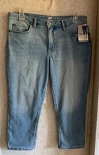 Lee Women's Capris Riders New Mid-Rise Regular Fit Size 16 Inseam 23 Stretch