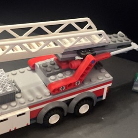LEGO CITY  60004  FIRE TRUCKS  AND MINIFIGURES ONLY