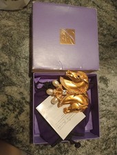 Elizabeth Taylor Avon Hearts Tandem Gold Tone Double Horse Head Brooch w/Box 